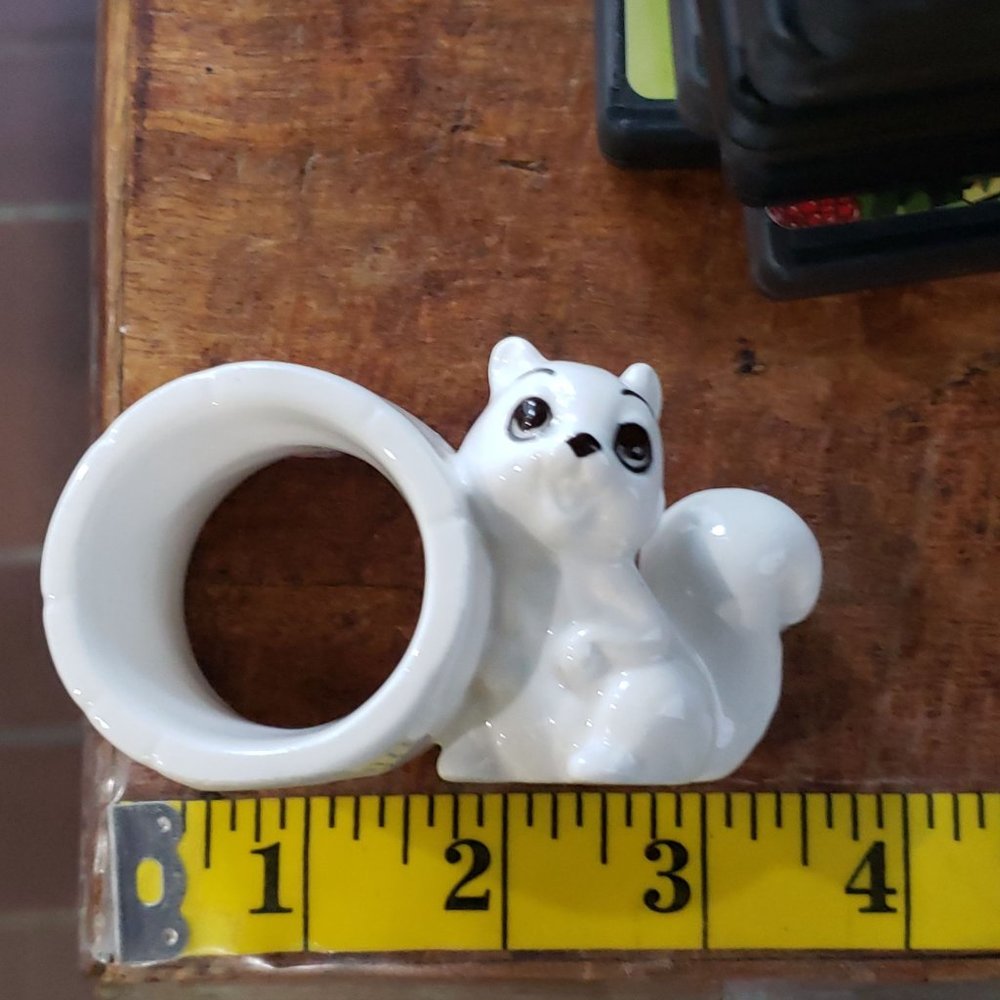 3 Vintage Schmid Japan Ceramic White EASTER Napkin Rings Rabbit Mouse Squirrel M - Picture 6 of 9